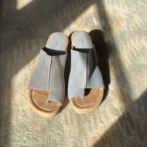 Donald/ Pliner Platform Sandal